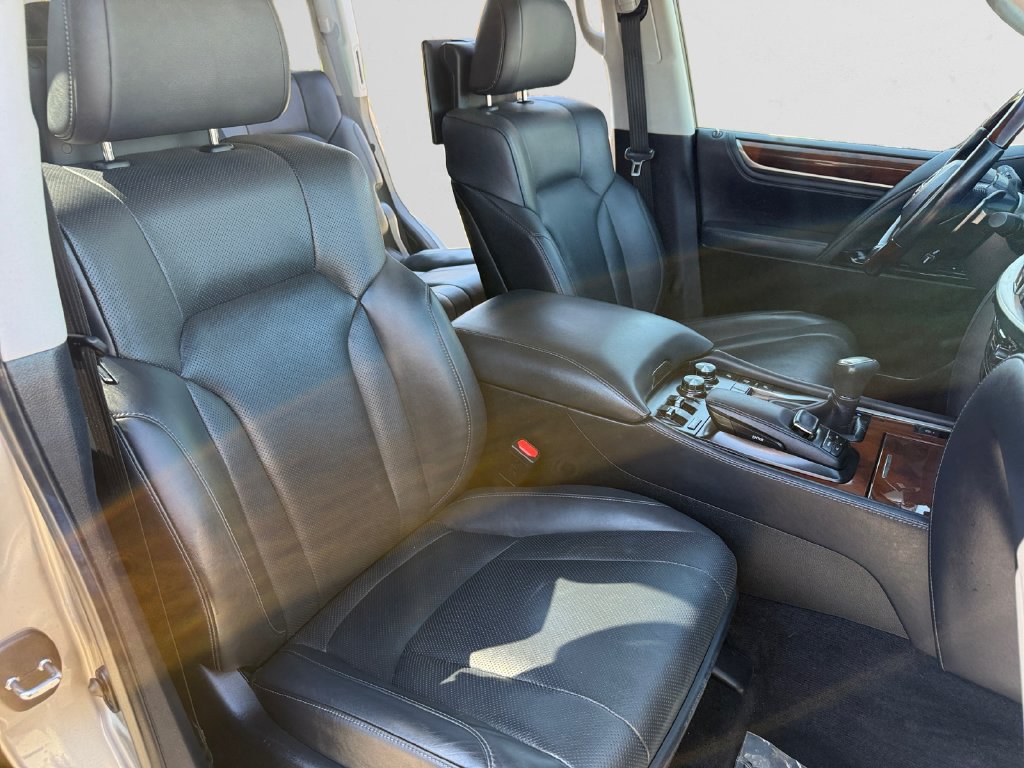 Used 2017 Lexus LX 570 4WD w/ Luxury Package image 11