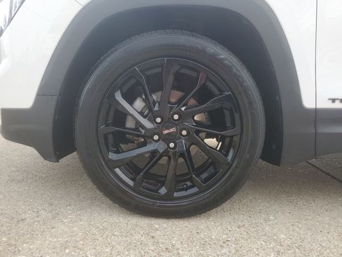 Used 2023 GMC Terrain SLE w/ Driver Convenience Package image 7