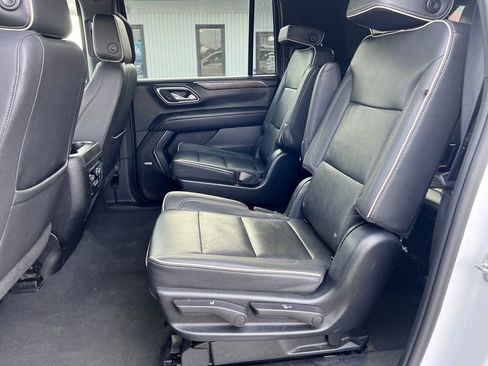 Used 2023 Chevrolet Suburban Premier image 18