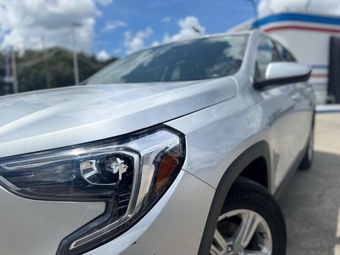Used 2021 GMC Terrain SLE w/ Driver Convenience Package FWD image 4