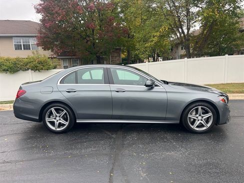 Used 2017 Mercedes-Benz E 300 4MATIC image 5