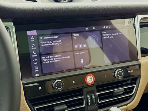 New 2026 Porsche Macan image 18