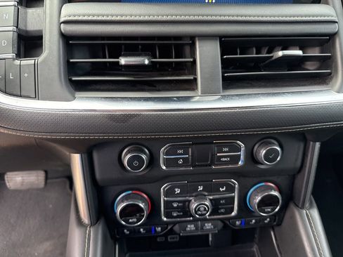 Used 2023 Chevrolet Suburban Premier image 25