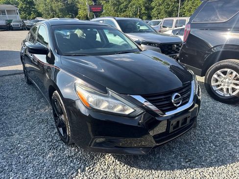 Used 2018 Nissan Altima 2.5 SV FWD image 2