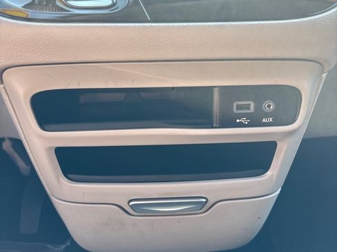 Used 2020 Chrysler Voyager LX FWD image 27