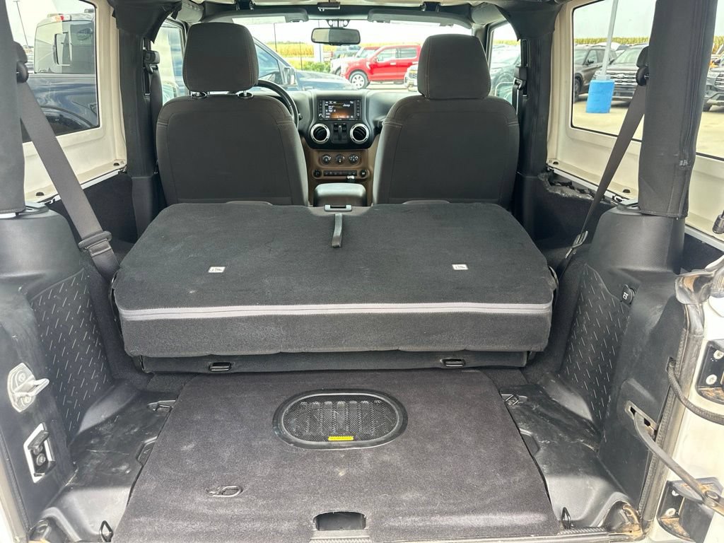 Used 2017 Jeep Wrangler Rubicon w/ Connectivity Group AWD/4WD image 24