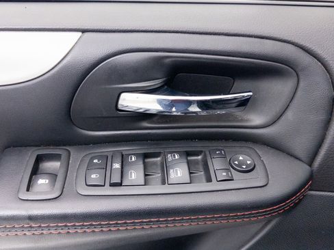 Used 2018 Dodge Grand Caravan GT image 24