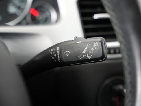 Used 2013 Volkswagen Touareg VR6 image 16