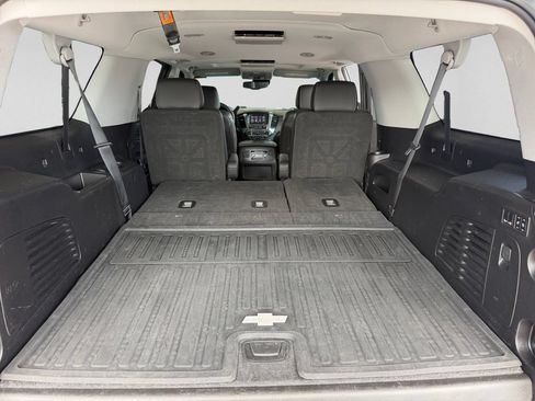 Used 2019 Chevrolet Suburban LT RWD image 33