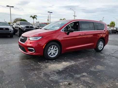 New 2026 Chrysler Pacifica Select FWD image 3
