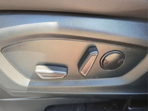 Used 2022 Ford Explorer Limited image 16