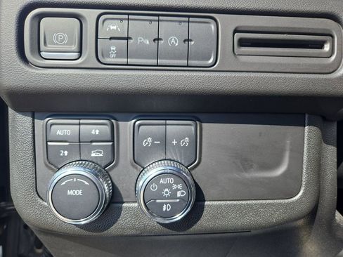 Used 2024 GMC Yukon SLE image 28