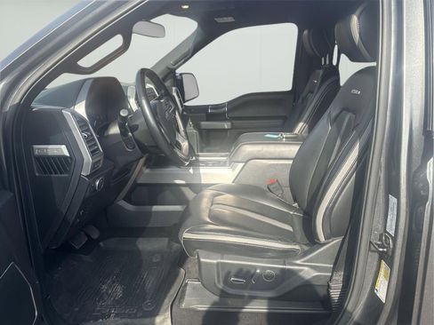 Used 2018 Ford F150 Platinum w/ Equipment Group 701A Luxury AWD/4WD image 9