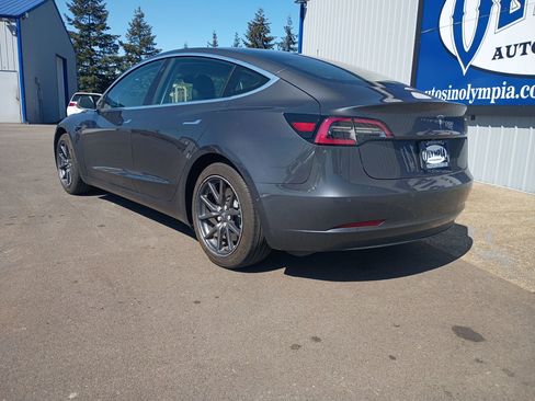Used 2018 Tesla Model 3 Mid Range RWD image 9