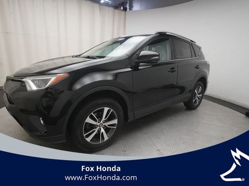 Used 2018 Toyota RAV4 XLE AWD/4WD image 1