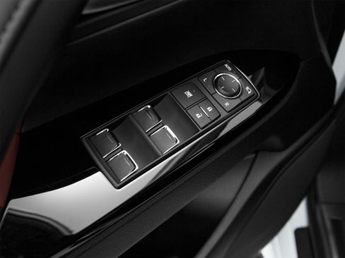 Used 2017 Lexus LX 570 4WD w/ Luxury Package image 13