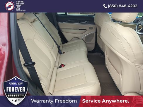 Used 2023 Jeep Grand Cherokee Limited w/ Luxury Tech Group II AWD/4WD image 31