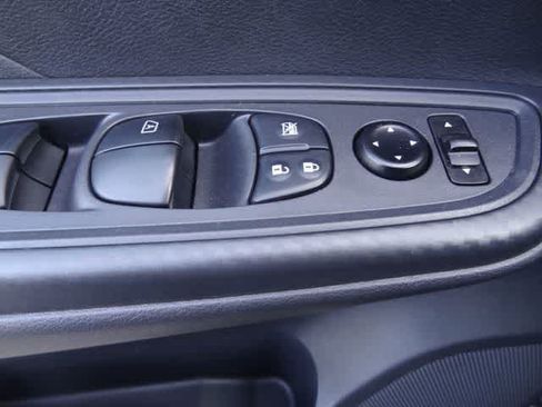 Used 2025 Nissan Versa SV FWD image 13