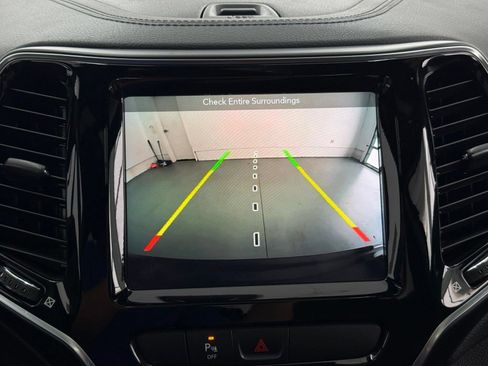Used 2019 Jeep Cherokee High Altitude AWD/4WD image 30