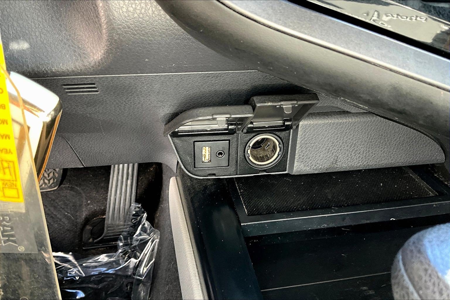Used 2019 Toyota Camry LE FWD image 11