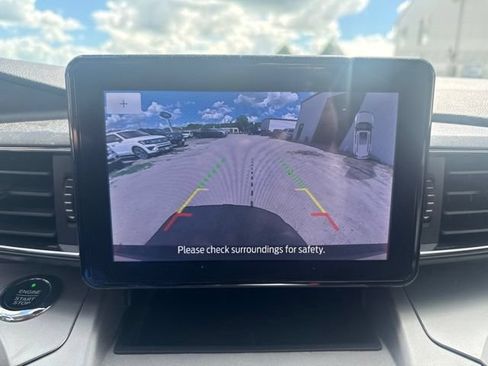 Used 2021 Ford Explorer XLT w/ Equipment Group 202A AWD/4WD image 17