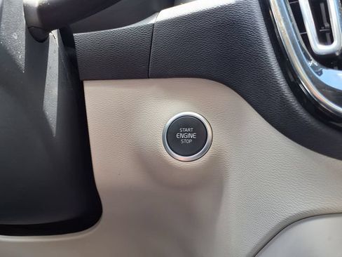 Certified 2023 Volvo XC40 B5 Ultimate w/ Protection Package Premier AWD/4WD image 31