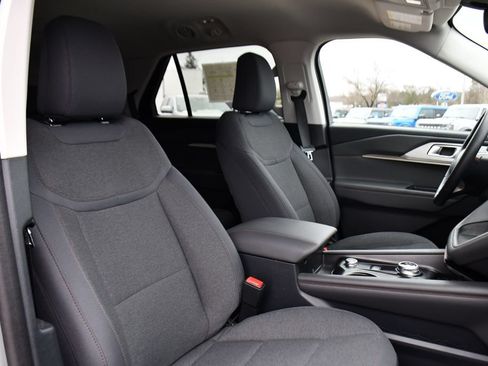 Used 2025 Ford Explorer Active AWD/4WD image 15