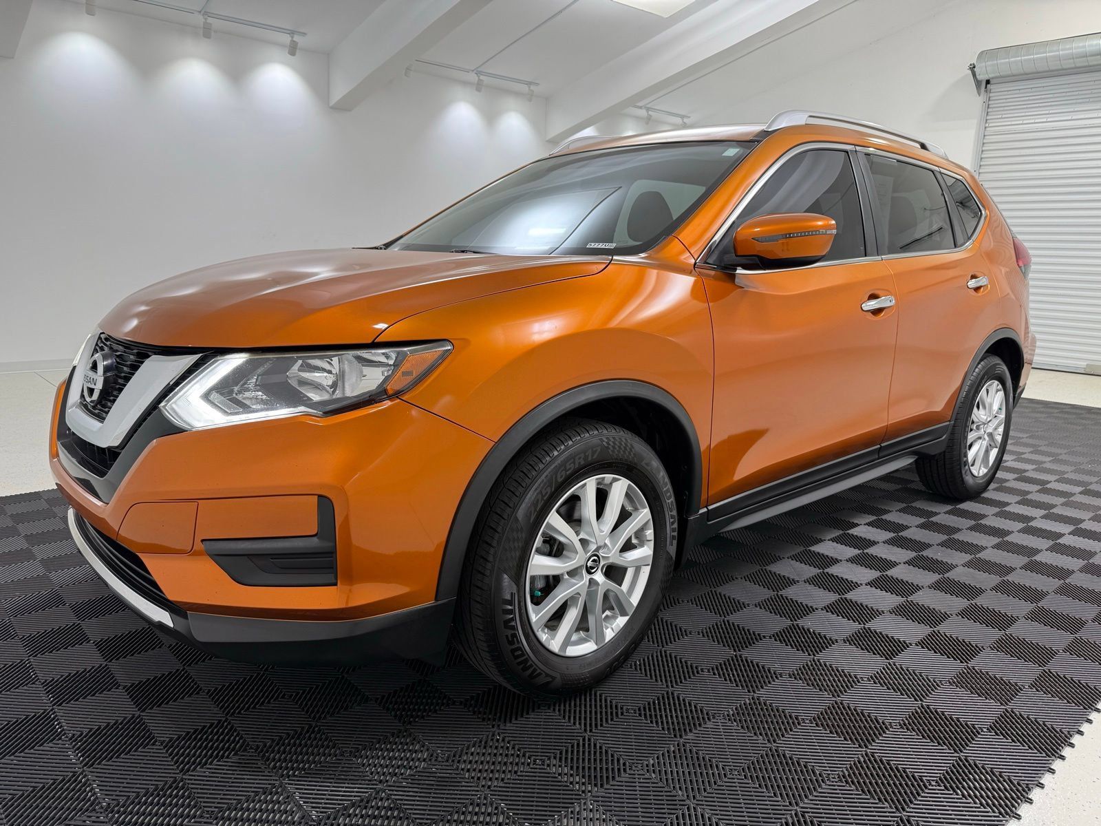 Used 2017 Nissan Rogue SV FWD image 3