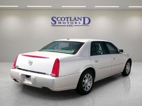 Used 2011 Cadillac DTS FWD image 6