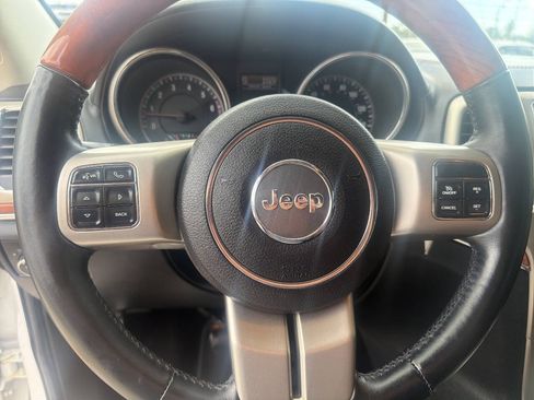 Used 2013 Jeep Grand Cherokee Overland AWD/4WD image 29