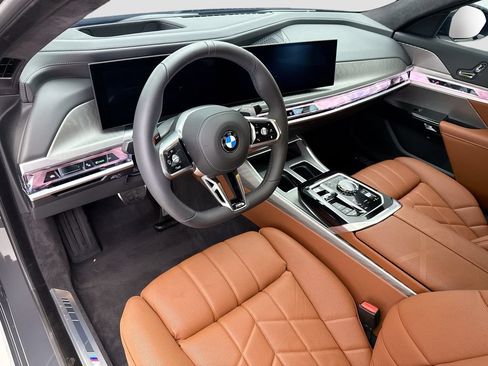 Used 2025 BMW 760i xDrive w/ Executive Package AWD/4WD image 9