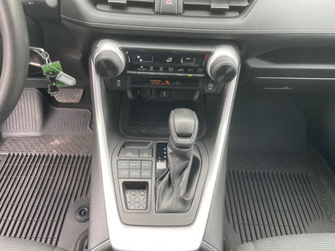 Used 2022 Toyota RAV4 LE AWD/4WD image 13