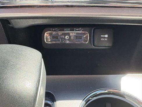 Used 2019 Jeep Grand Cherokee Overland AWD/4WD image 21