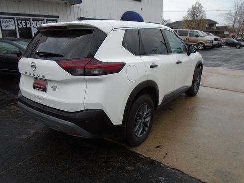 Used 2023 Nissan Rogue S FWD image 2