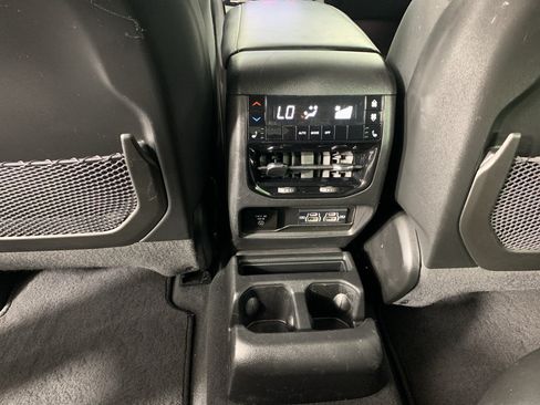 Used 2023 Jeep Grand Cherokee L Limited w/ Rear Seat Video Group I AWD/4WD image 34