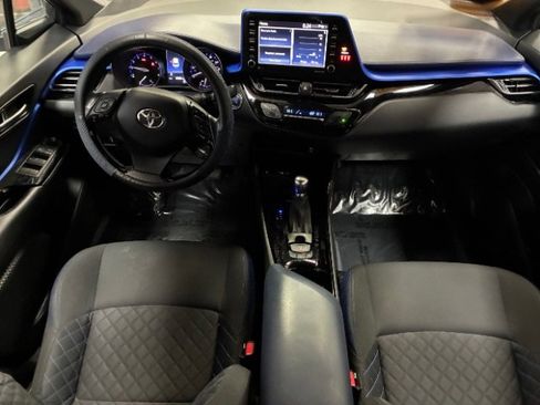 Used 2021 Toyota C-HR XLE image 18