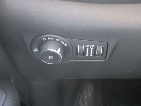 Used 2023 Jeep Compass Altitude image 16