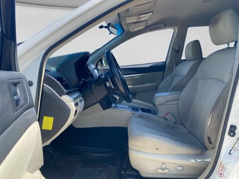 Used 2011 Subaru Outback 2.5i Premium w/ All-Weather Pkg AWD/4WD image 11