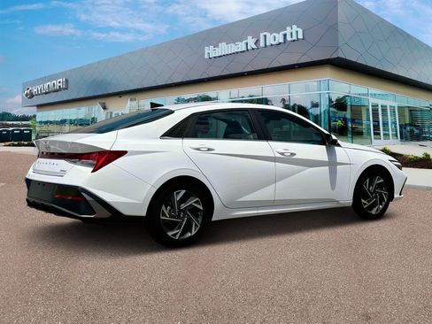 New 2025 Hyundai Elantra Limited FWD image 8