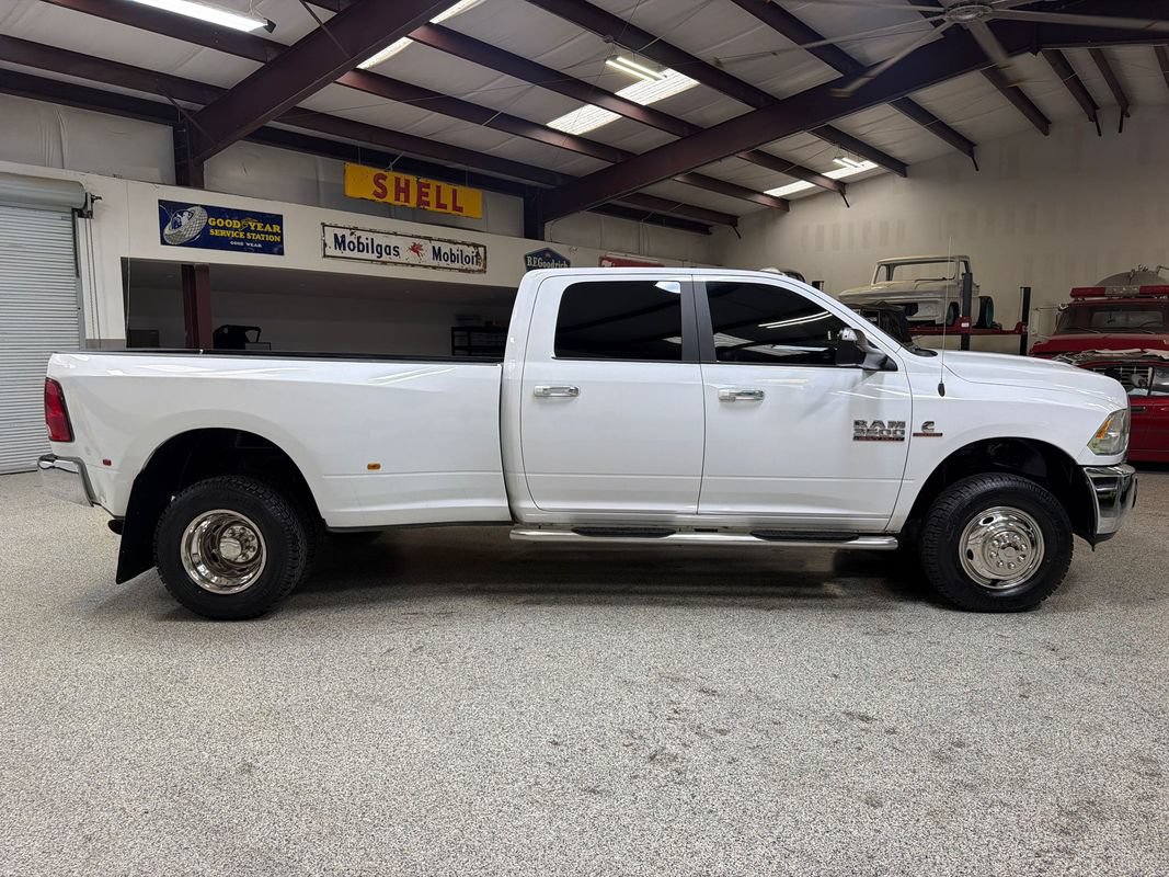 Used 2018 RAM 3500 SLT AWD/4WD image 9