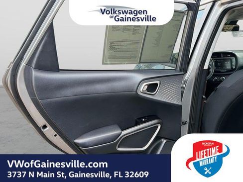 Used 2025 Kia Soul LX w/ LX Technology Package FWD image 12