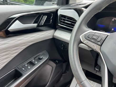 Certified 2023 Volkswagen Taos S FWD image 20