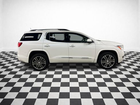 Certified 2019 GMC Acadia Denali w/ Technology Package AWD/4WD image 2