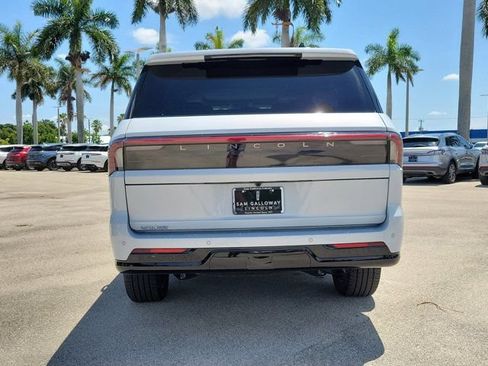 Certified 2025 Lincoln Navigator L Reserve AWD/4WD image 5