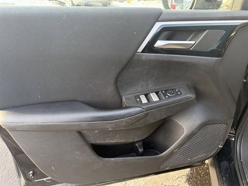 Used 2022 Mitsubishi Outlander ES image 16