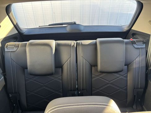 Used 2025 Volkswagen Atlas SE image 25