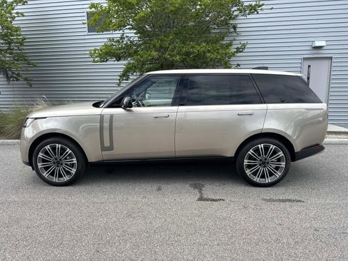 New 2026 Land Rover Range Rover Long Wheelbase SE AWD/4WD image 2