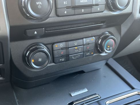 Used 2018 Ford F150 XLT w/ Equipment Group 302A Luxury AWD/4WD image 18