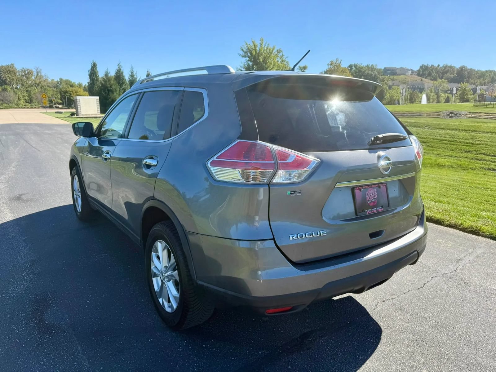 Used 2016 Nissan Rogue SV AWD/4WD image 7