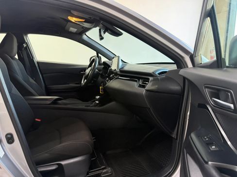 Used 2019 Toyota C-HR LE FWD image 26